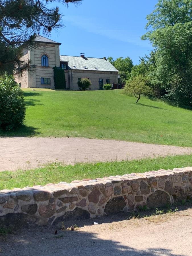 Historisches Gebaeude " Rentmeisteramt" Basedow Basedow  Bagian luar foto